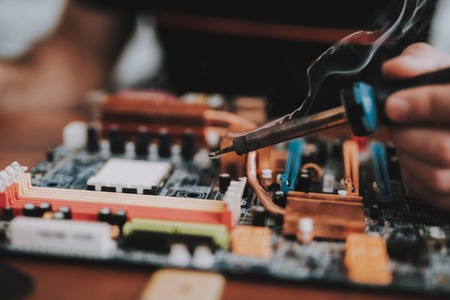 Réparation d'Appareils Informatiques et Électroniques - MIA - Mbilletech Isifep Academy