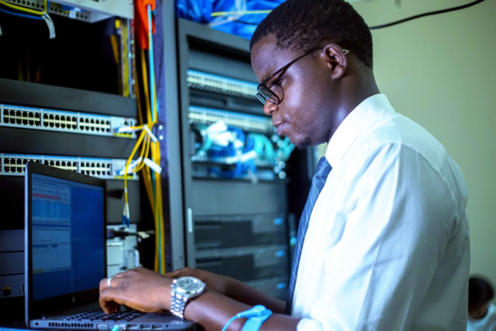 MÉTIERS RÉSEAUX ET TÉLÉCOMMUNICATIONS - MIA - Mbilletech Isifep Academy